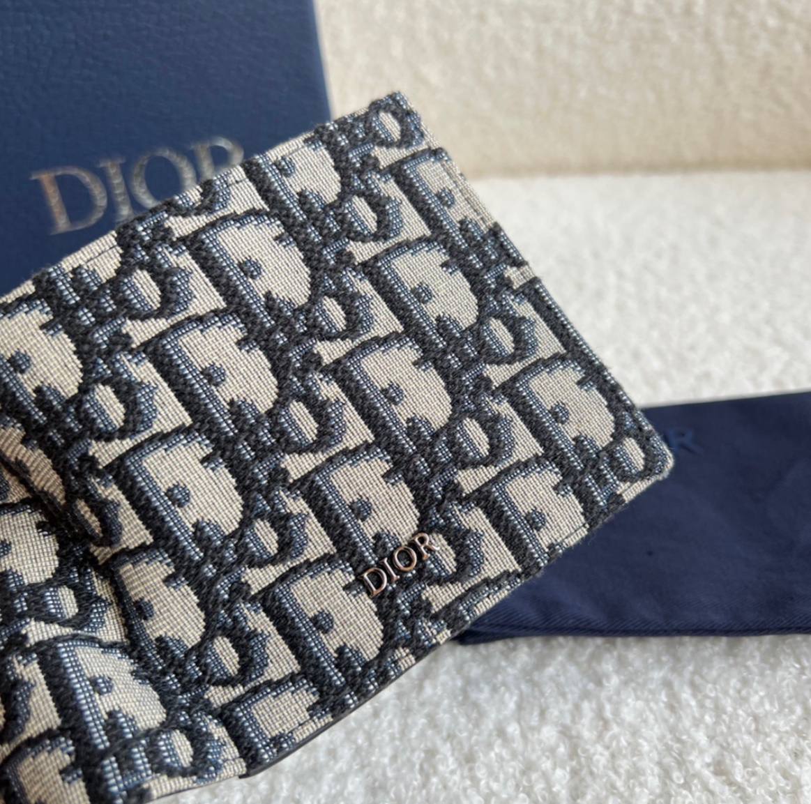 D1or Wallet logo print